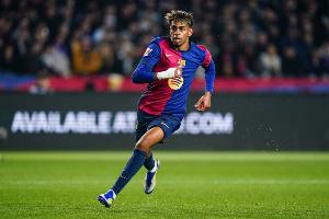 世体：亚马尔、加维&amp;福特看巴萨女足欧冠，球队4-1大胜切尔西