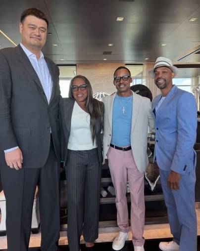 雷速电脑版-岁月如梭！WNBA名宿晒出与姚明&amp;弗朗西斯及阿尔斯通合影